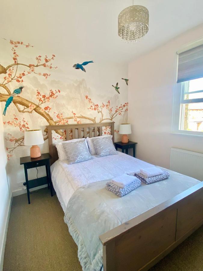 Delightful 2 Bedroom House Central Виндзор Экстерьер фото