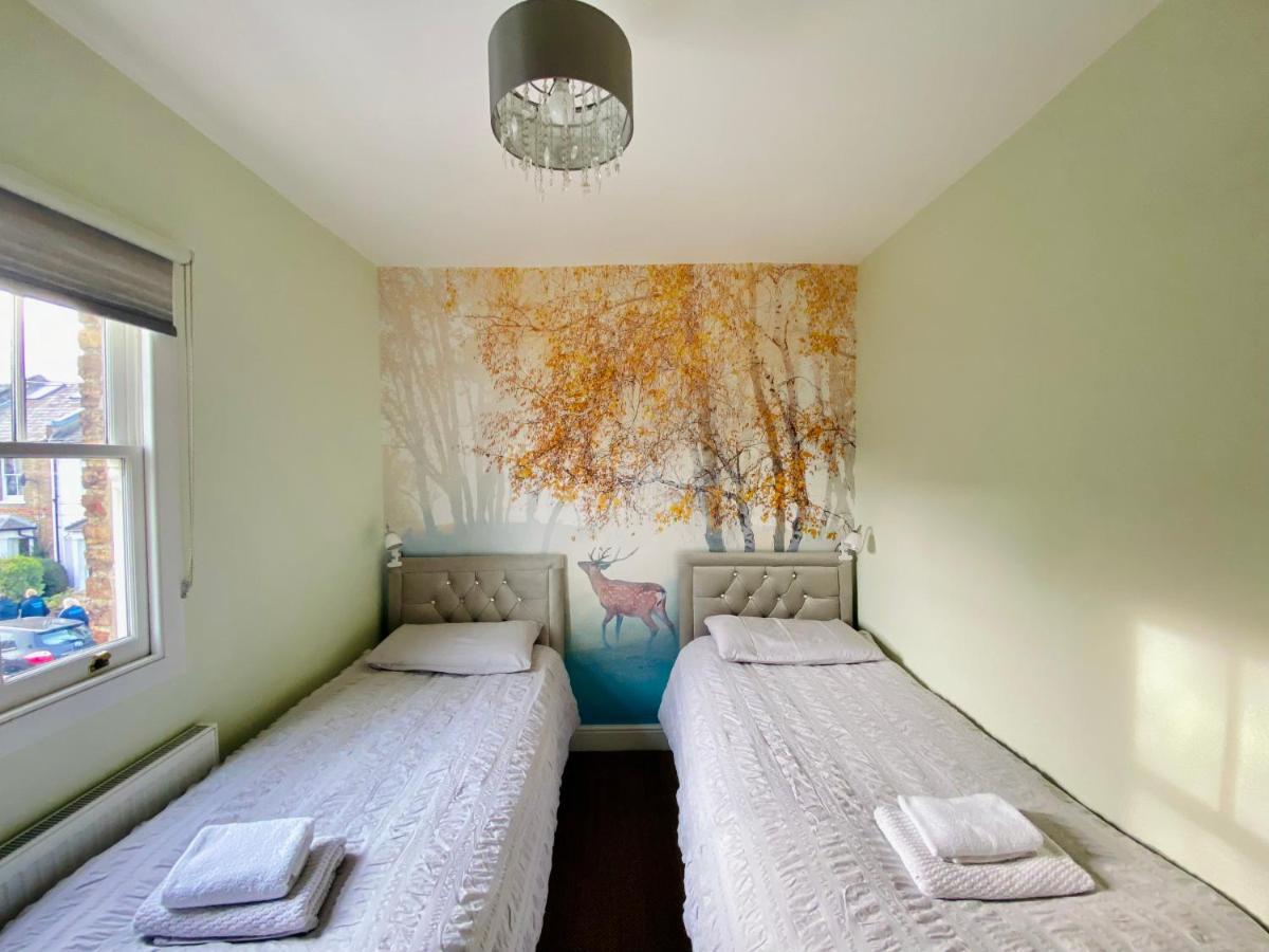 Delightful 2 Bedroom House Central Виндзор Экстерьер фото
